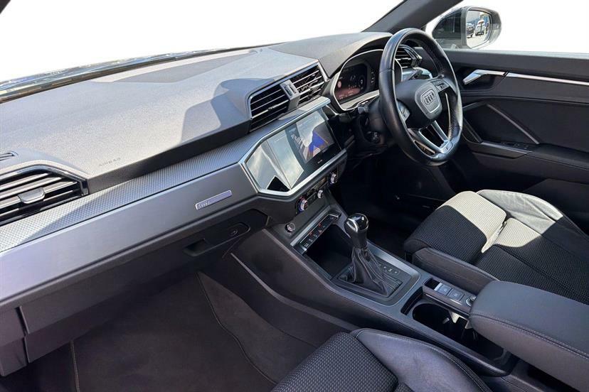 Audi Q3 35 Tfsi S Line S Tronic Comfortsound Pack Black #2