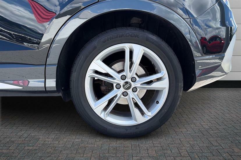 Audi Q3 35 Tfsi S Line S Tronic Comfortsound Pack Black #5