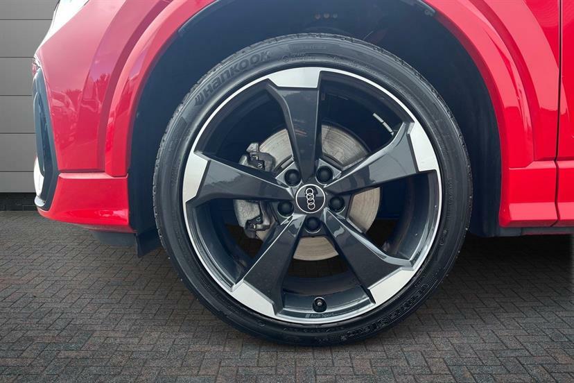 Audi Q2 35 Tfsi Black Edition S Tronic Tech Pro Red #4