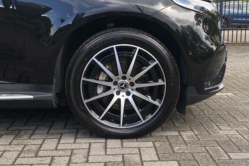 Mercedes-Benz EQC 400 300Kw Amg Line Edition 80Kwh Black #4