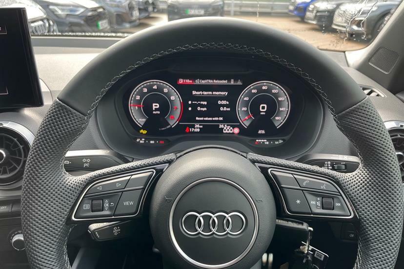 Audi Q2 35 Tfsi Black Edition S Tronic Tech 2026 Grey #15