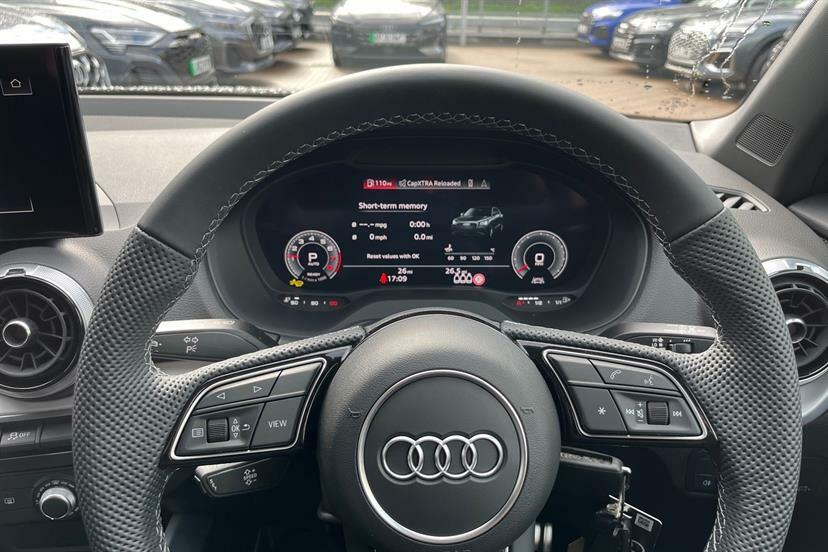 Audi Q2 35 Tfsi Black Edition S Tronic Tech 2026 Grey #16