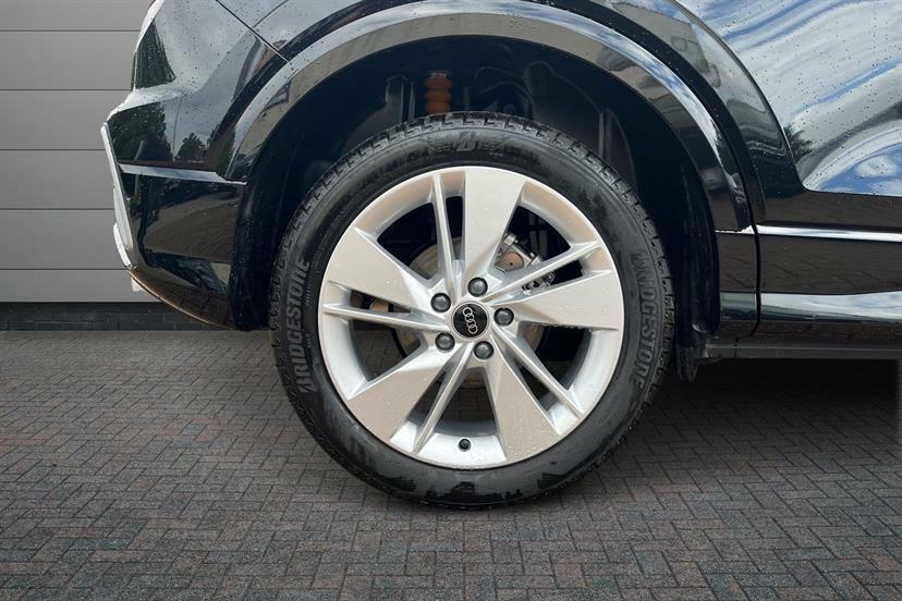 Audi Q2 35 Tfsi S Line S Tronic Cs Black #4
