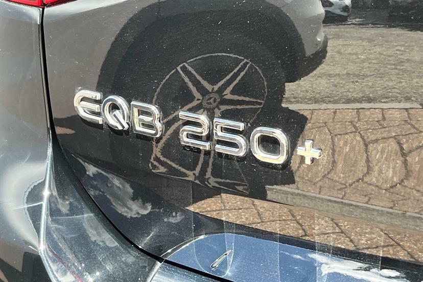 Mercedes-Benz EQB Amg Line Black #22