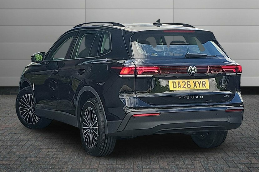 Volkswagen Tiguan 1.5 Etsi 150 Life Dsg DA26XYR Black #3