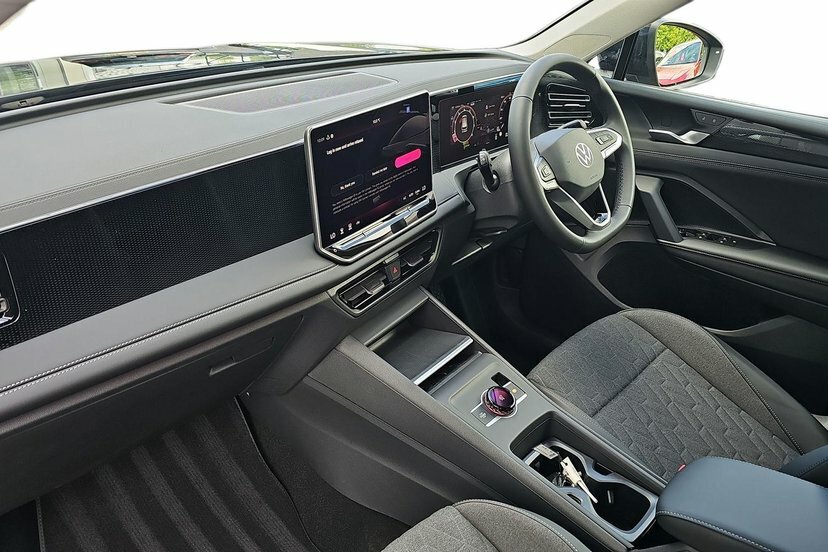 Volkswagen Tiguan 1.5 Etsi 150 Life Dsg DA26XYR Black #2