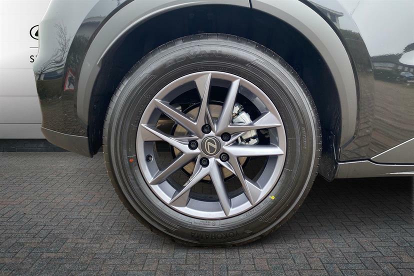 Lexus LBX 1.5 Premium E-cvt Black #4