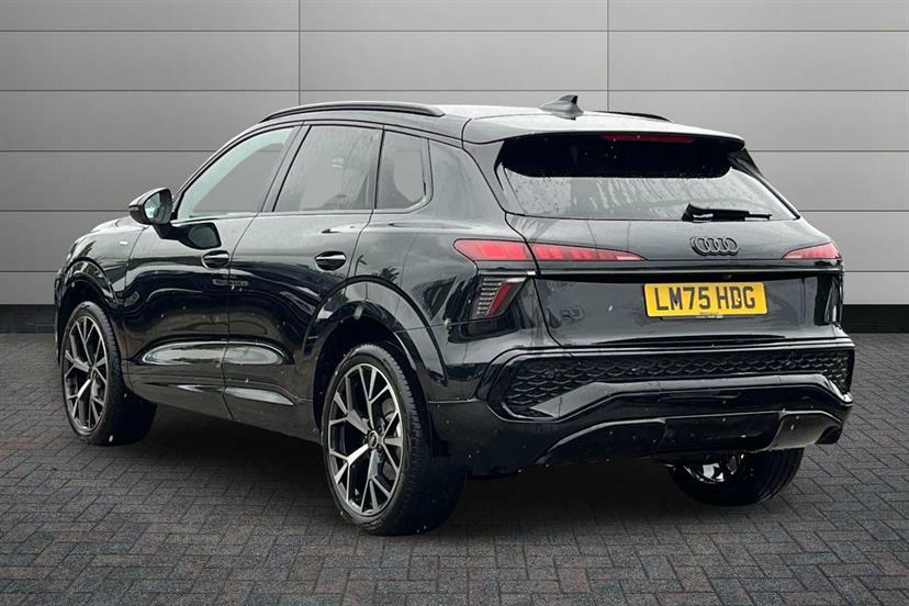 Audi Q3 1.5 Tfsi Edition 1 S Tronic Soundvision Black #3