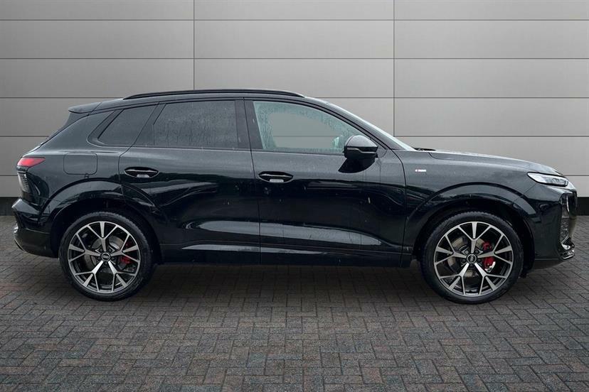 Audi Q3 1.5 Tfsi Edition 1 S Tronic Soundvision Black #4