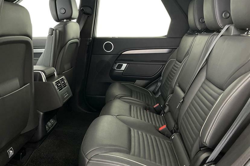 Land Rover Discovery 3.0 D300 Dynamic Hse Black #4