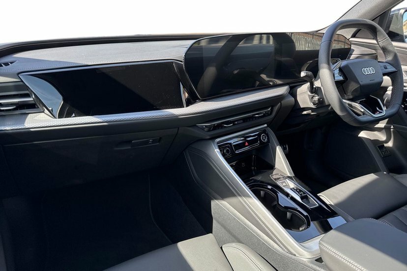 Audi Q5 2.0 E-hybrid 25.9Kwh S Line Suv Plug-in EO26WKU Black #2