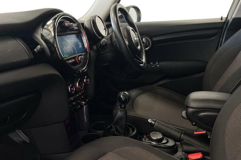 Mini Hatch 1.5 Cooper White #2