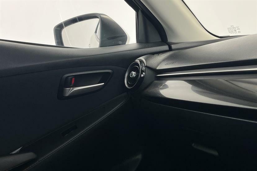 Mazda 2 1.5 Se-l 74 Bhp White #17