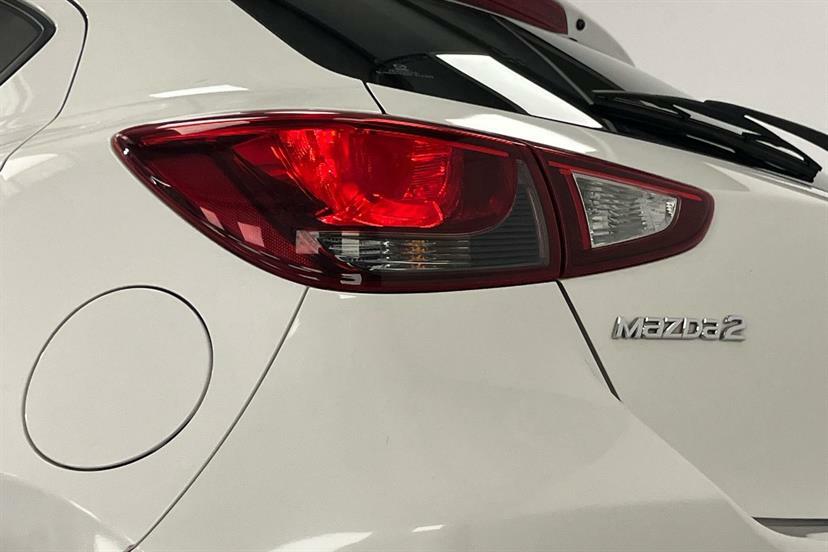 Mazda 2 1.5 Se-l 74 Bhp White #29