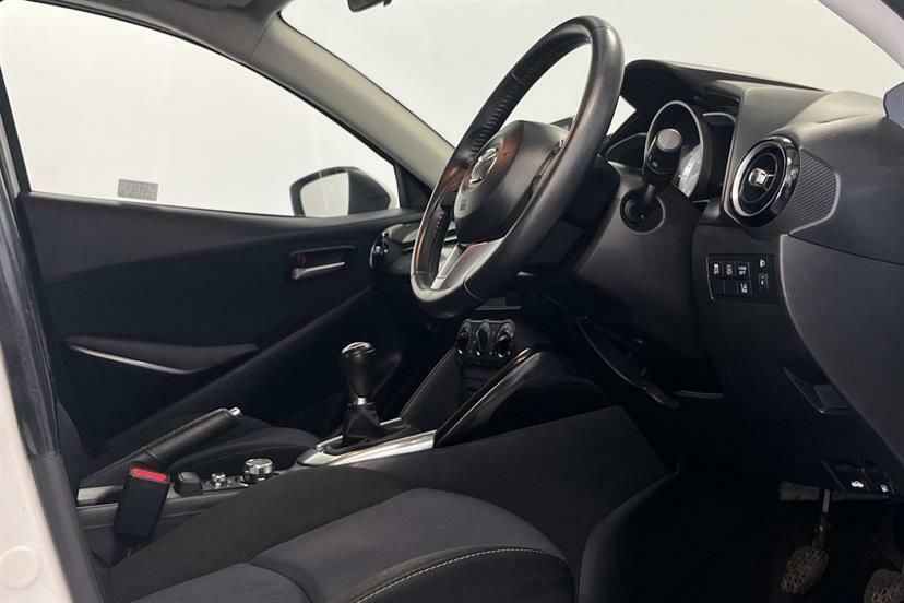 Mazda 2 1.5 Se-l 74 Bhp White #13