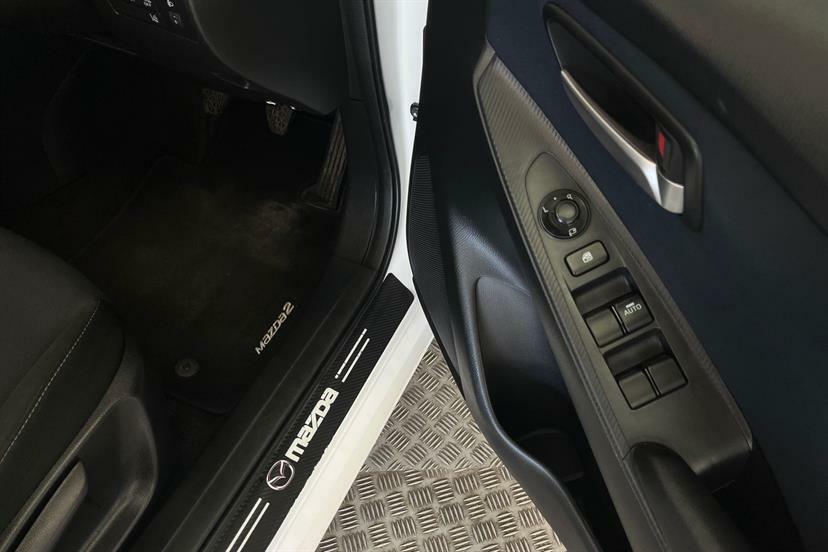 Mazda 2 1.5 Se-l 74 Bhp White #11