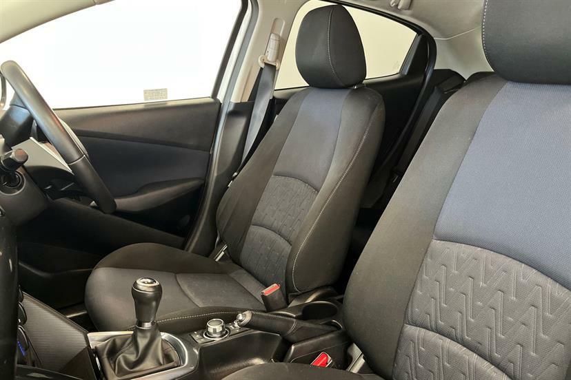 Mazda 2 1.5 Se-l 74 Bhp White #30