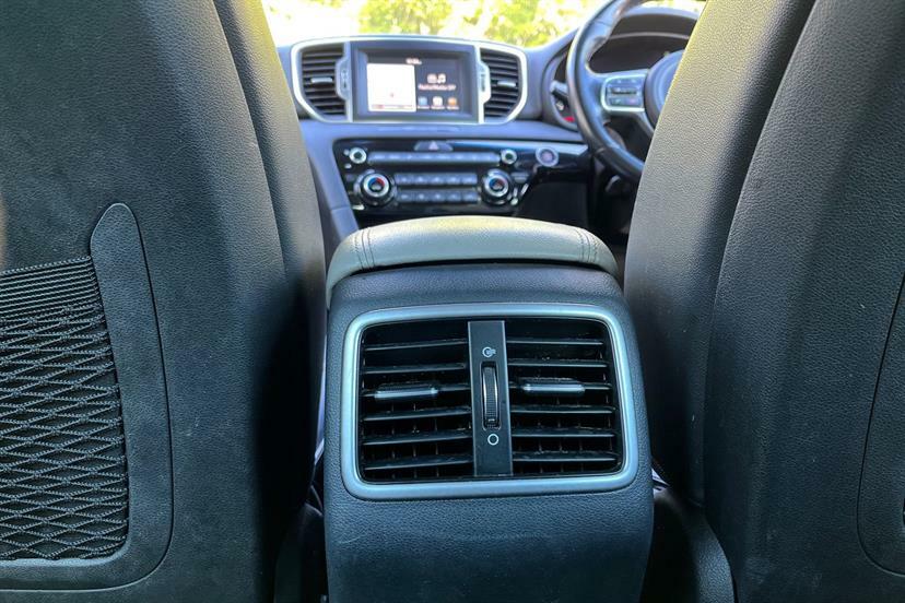 Kia Sportage 3 White #26