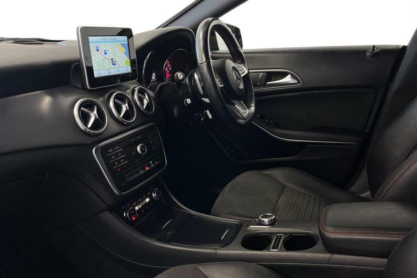 Mercedes-Benz CLA Class 180 Amg Sport Tip Black #2