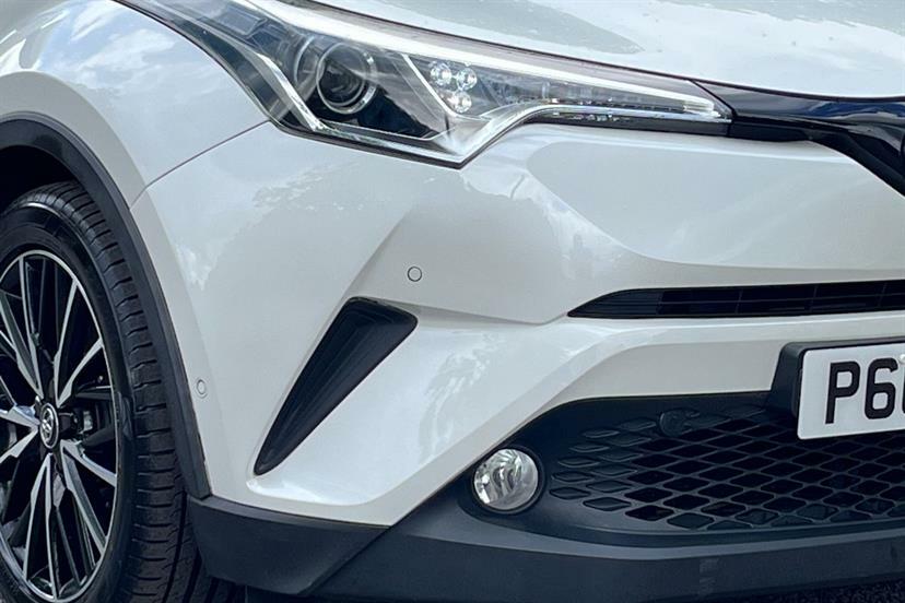 Toyota C-Hr Dynamic White #16