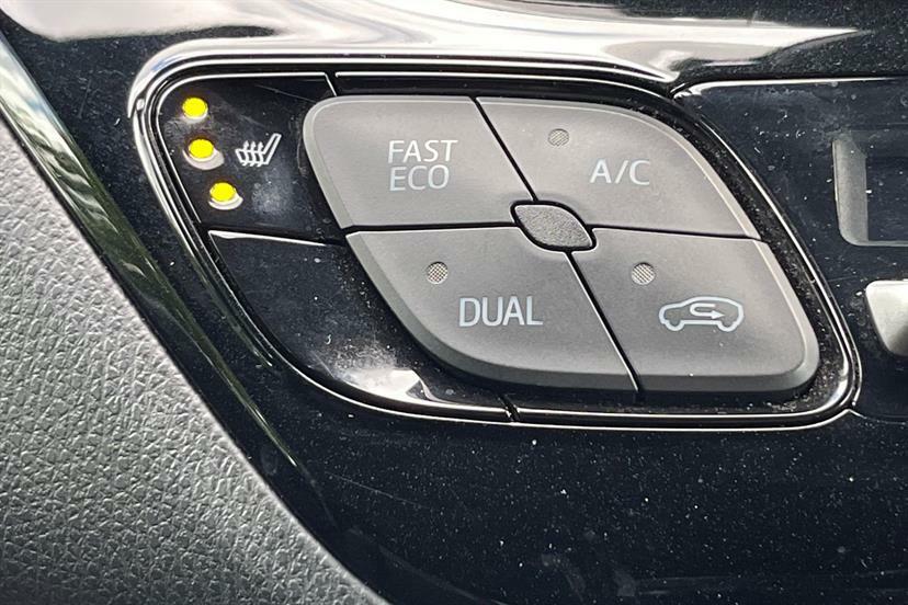 Toyota C-Hr Dynamic White #15