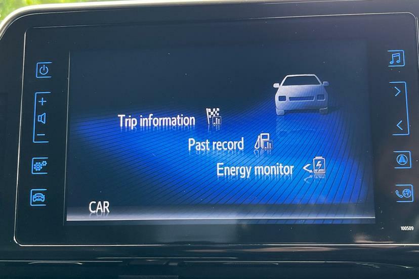 Toyota C-Hr Dynamic White #28