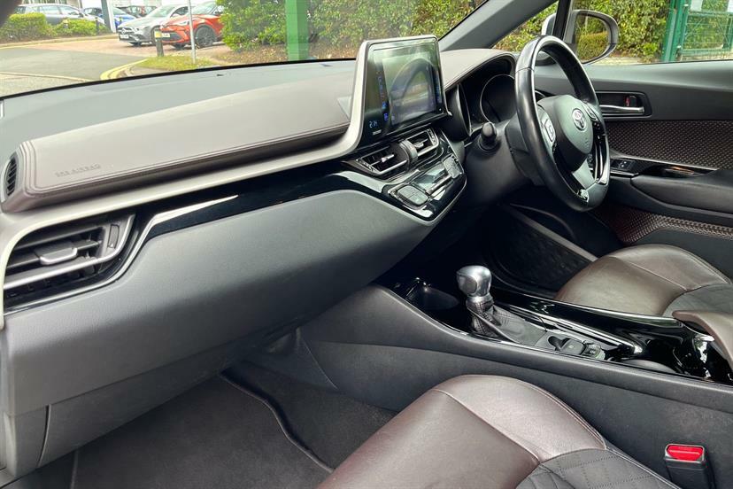 Toyota C-Hr Dynamic White #25
