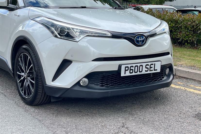 Toyota C-Hr Dynamic White #17