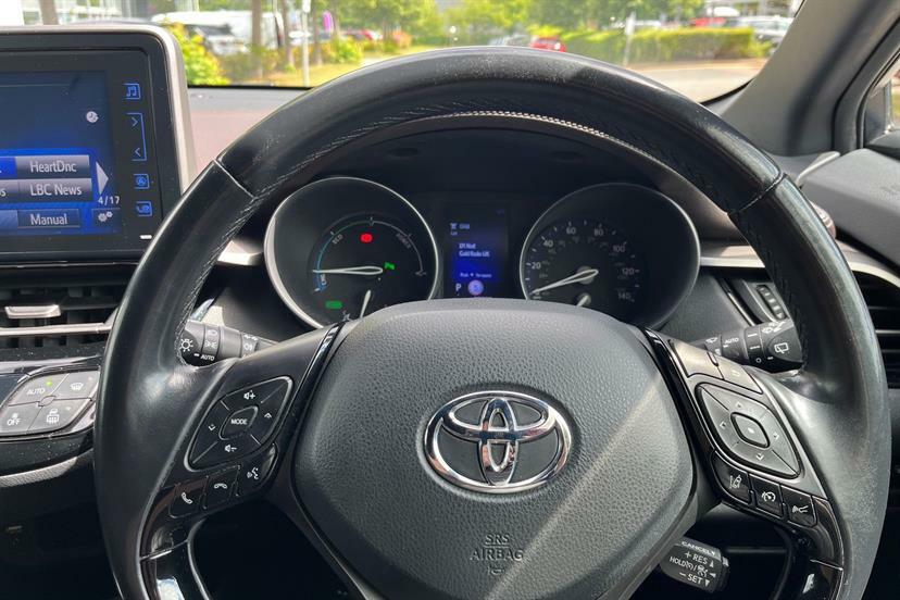 Toyota C-Hr Dynamic White #34
