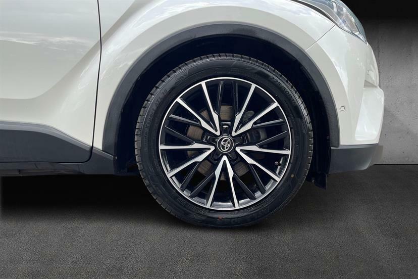 Toyota C-Hr Dynamic White #5