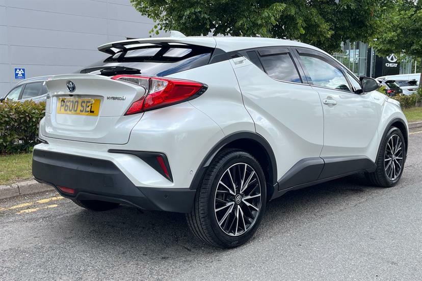 Toyota C-Hr Dynamic White #23