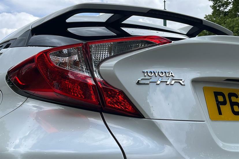 Toyota C-Hr Dynamic White #22