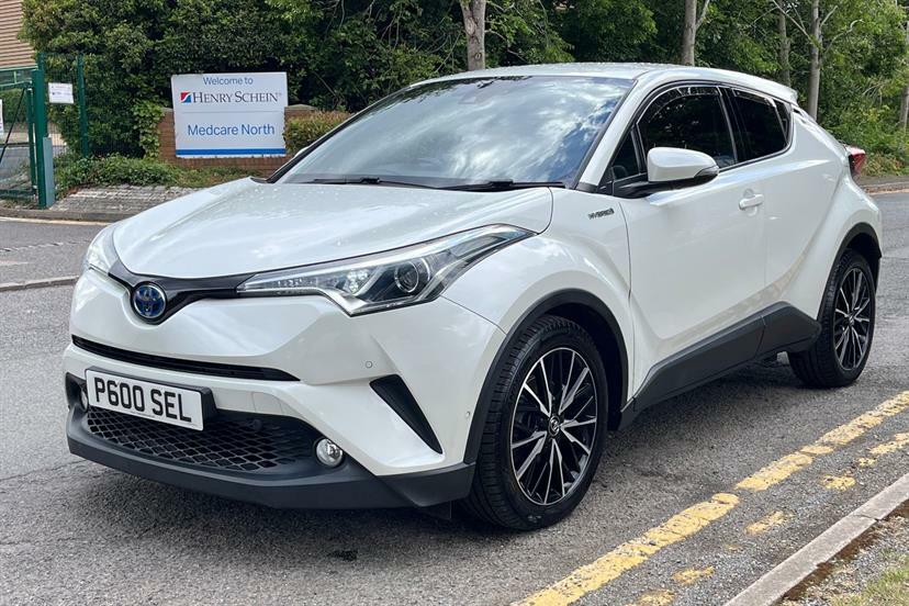 Toyota C-Hr Dynamic White #19