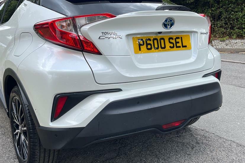 Toyota C-Hr Dynamic White #21