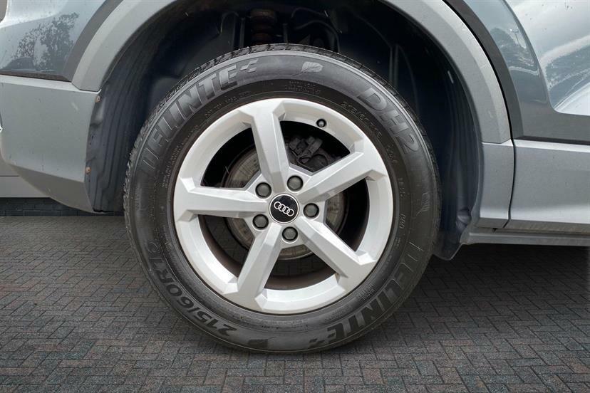 Audi Q2 30 Tfsi Technik Grey #4