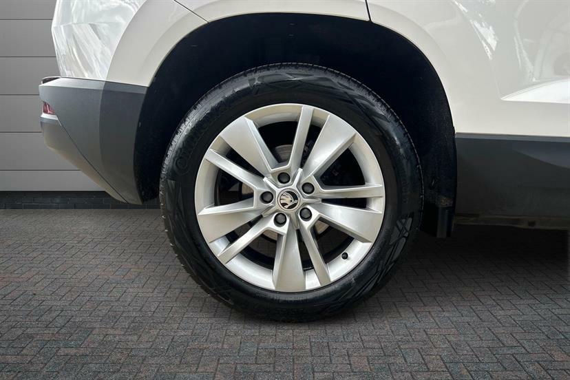 Skoda Karoq 1.0 Tsi 110 Se Technology White #5
