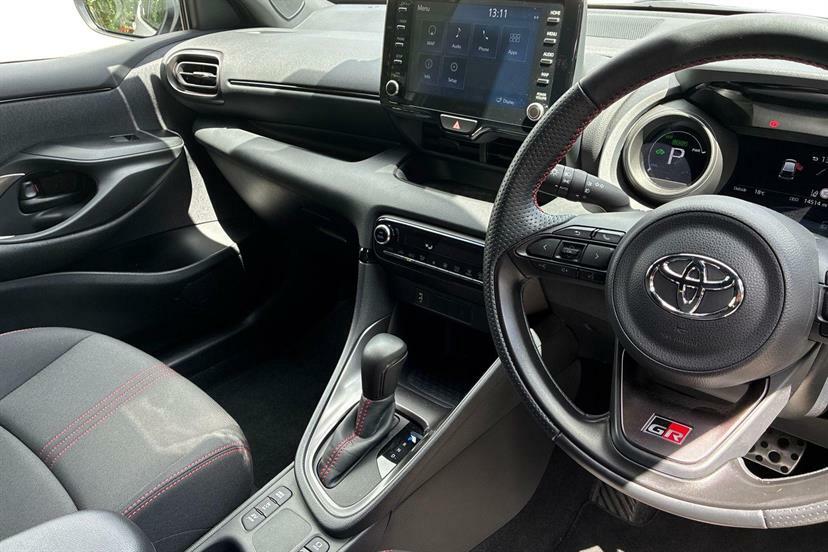 Toyota Yaris 1.5 Hybrid Gr Sport Cvt Grey #5