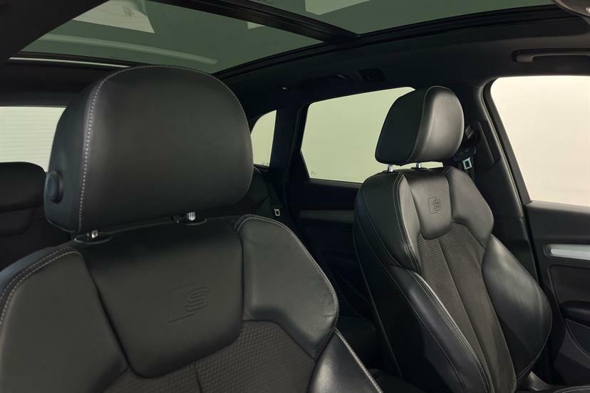 Audi Q5 S Line Black #27