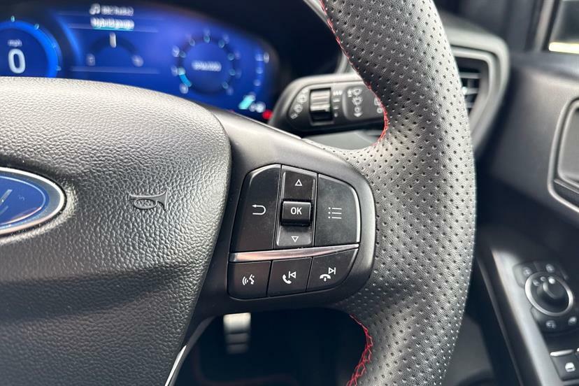 Ford Focus 1.0 Ecoboost Titanium 2023 Red #29