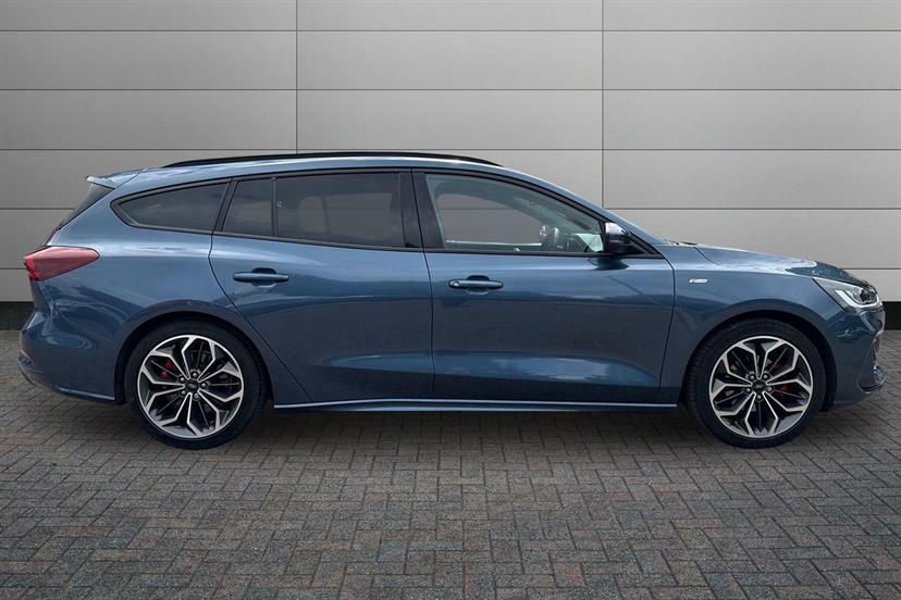 Ford Focus 1.0 Ecoboost Titanium 2023 Red #4