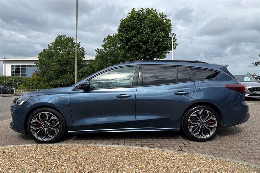 Ford Focus 1.0 Ecoboost Titanium 2023 Red #37