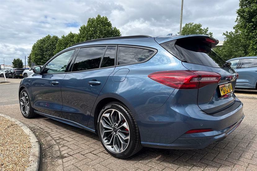Ford Focus 1.0 Ecoboost Titanium 2023 Red #36