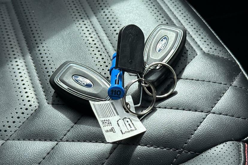 Ford Focus 1.0 Ecoboost Titanium 2023 Red #38