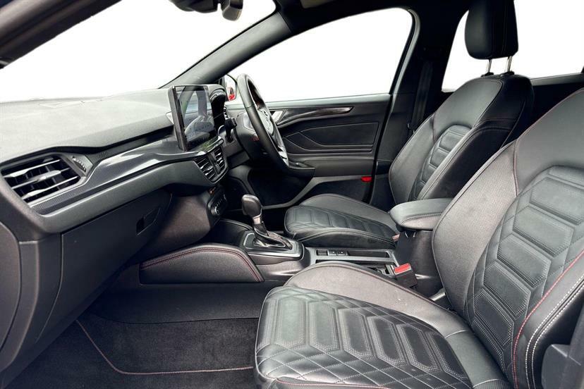 Ford Focus 1.0 Ecoboost Titanium 2023 Red #2