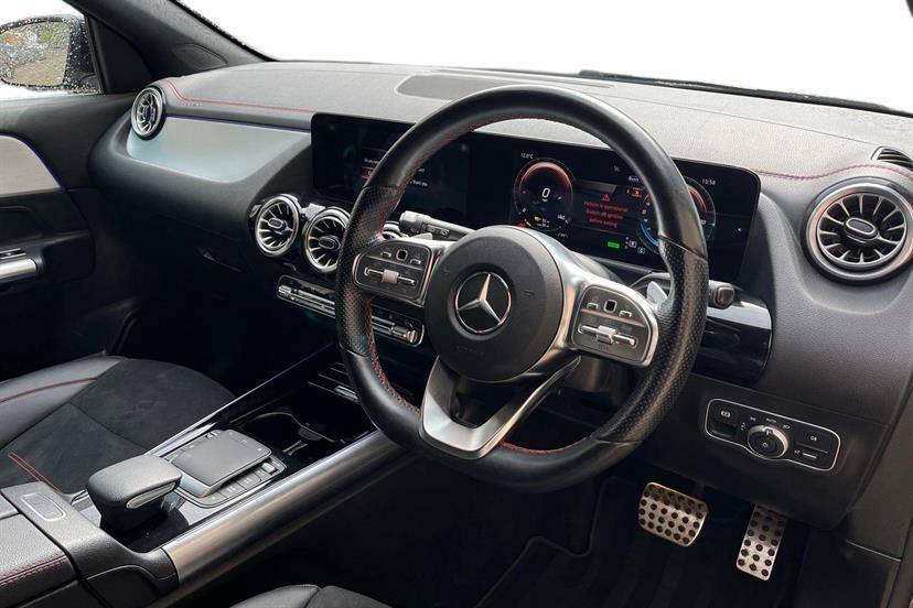 Mercedes-Benz EQA 300 4Matic 168Kw Amg Line 66.5Kwh Black #5