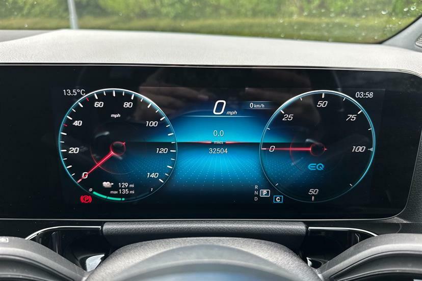 Mercedes-Benz EQA 300 4Matic 168Kw Amg Line 66.5Kwh White #6