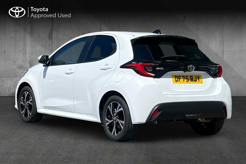 Toyota Yaris 1.5 Vvt-h Design Hatchback Hybrid E-cvt DF75RJY White #3