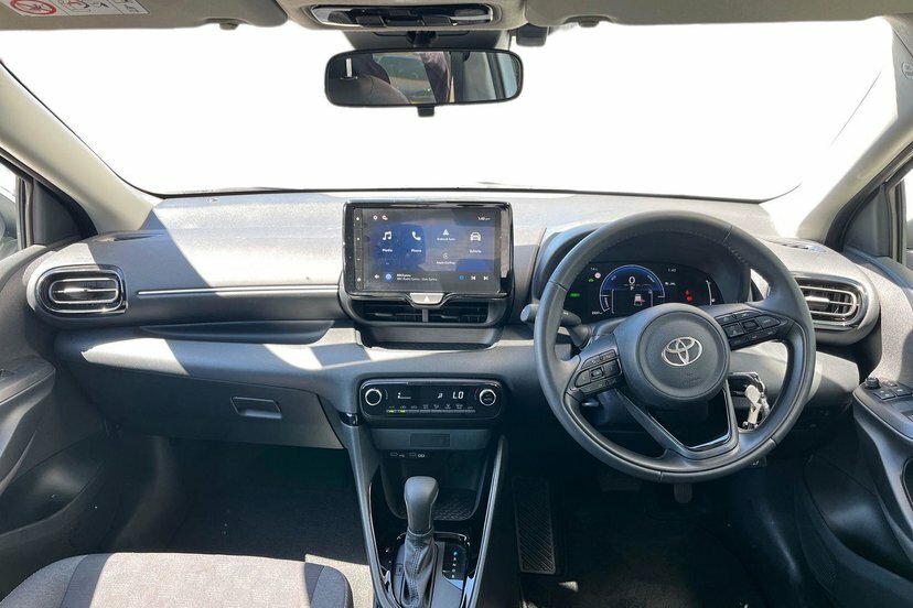 Toyota Yaris 1.5 Vvt-h Design Hatchback Hybrid E-cvt DF75RJY White #6