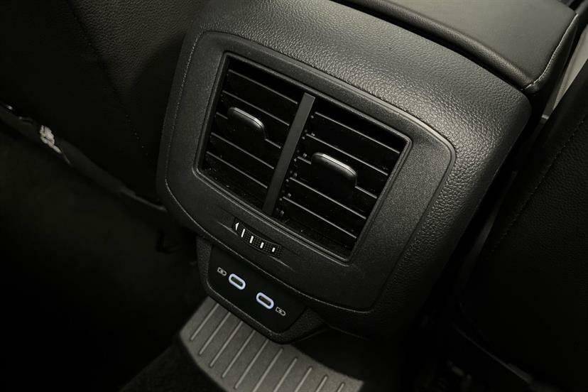 Volkswagen T-Roc Active Black #28