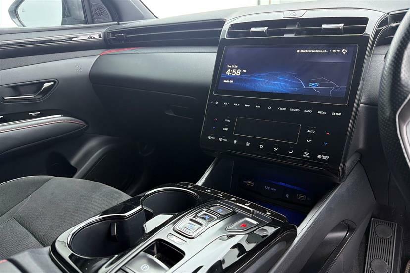 Hyundai Tucson Se Connect Red #8